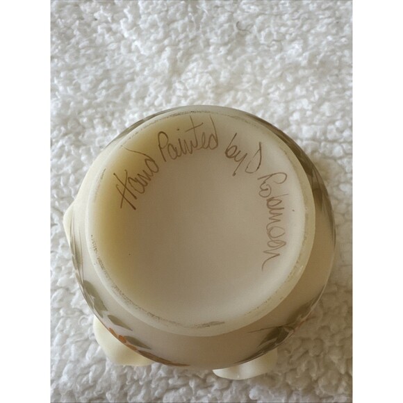 Vintage Fenton Satin Custard Art Glass Vase, Floral Motif by D.Robinson - Picture 4 of 7